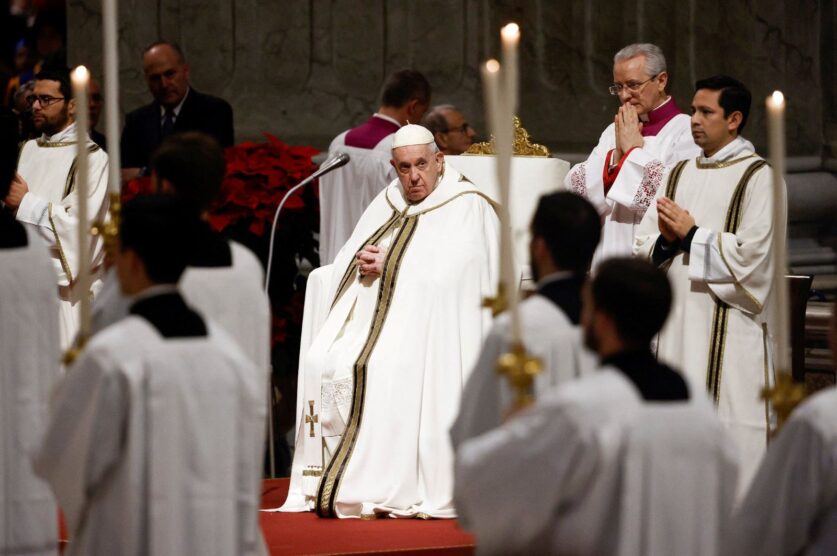 Give hope to others, justice for the poor, says pope at Christmas